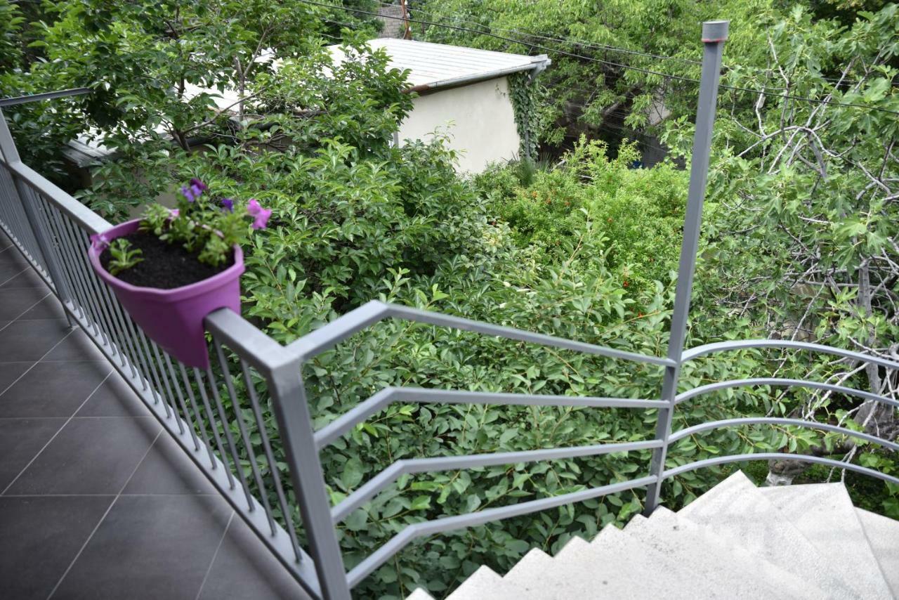 4Bd Appartaments With Cozy Garden Tiflis Dış mekan fotoğraf