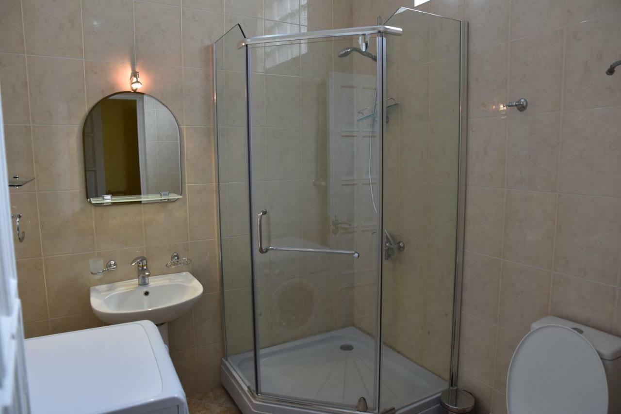 4Bd Appartaments With Cozy Garden Tiflis Dış mekan fotoğraf